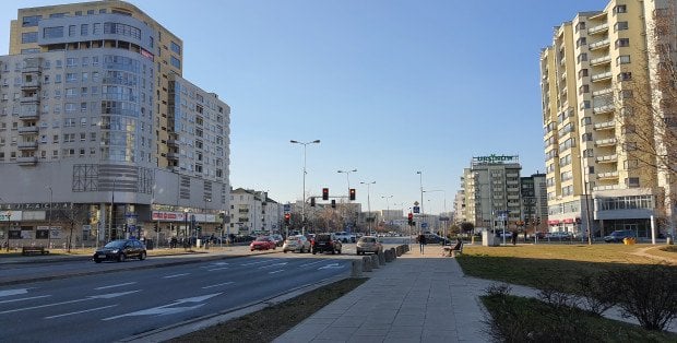 Okradli nieprzytomnego mężczyznę i zostawili na chodniku. Szokujące nagranie