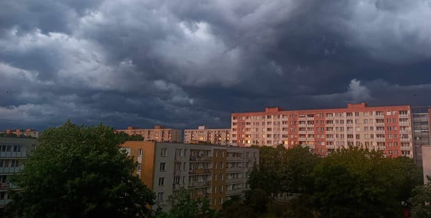 IMGW ostrzega przed burzami na Mazowszu. Wydano alert RCB