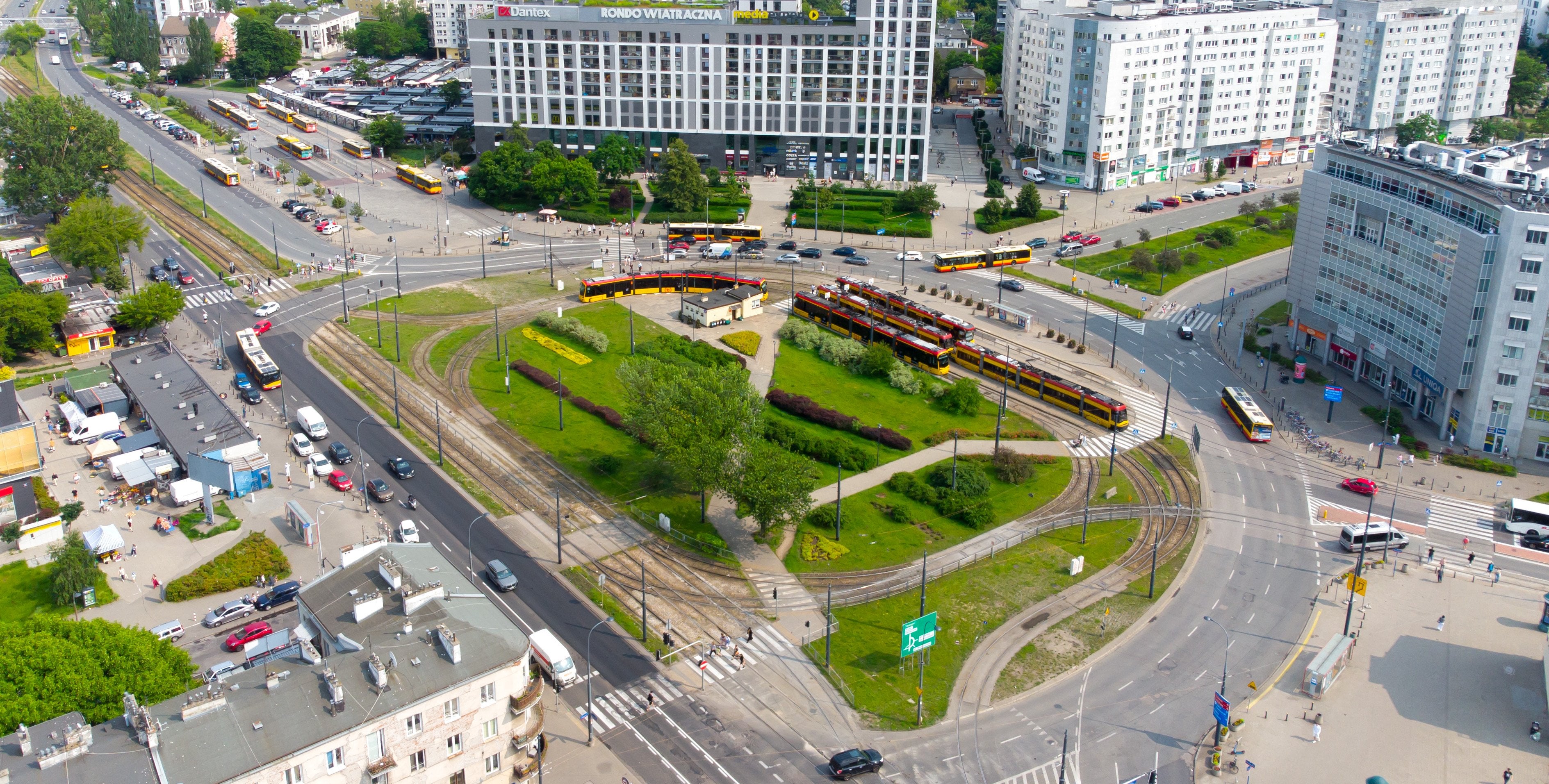 To najdłuższa linia autobusowa w Warszawie. Przejazd zajmuje ponad godzinę