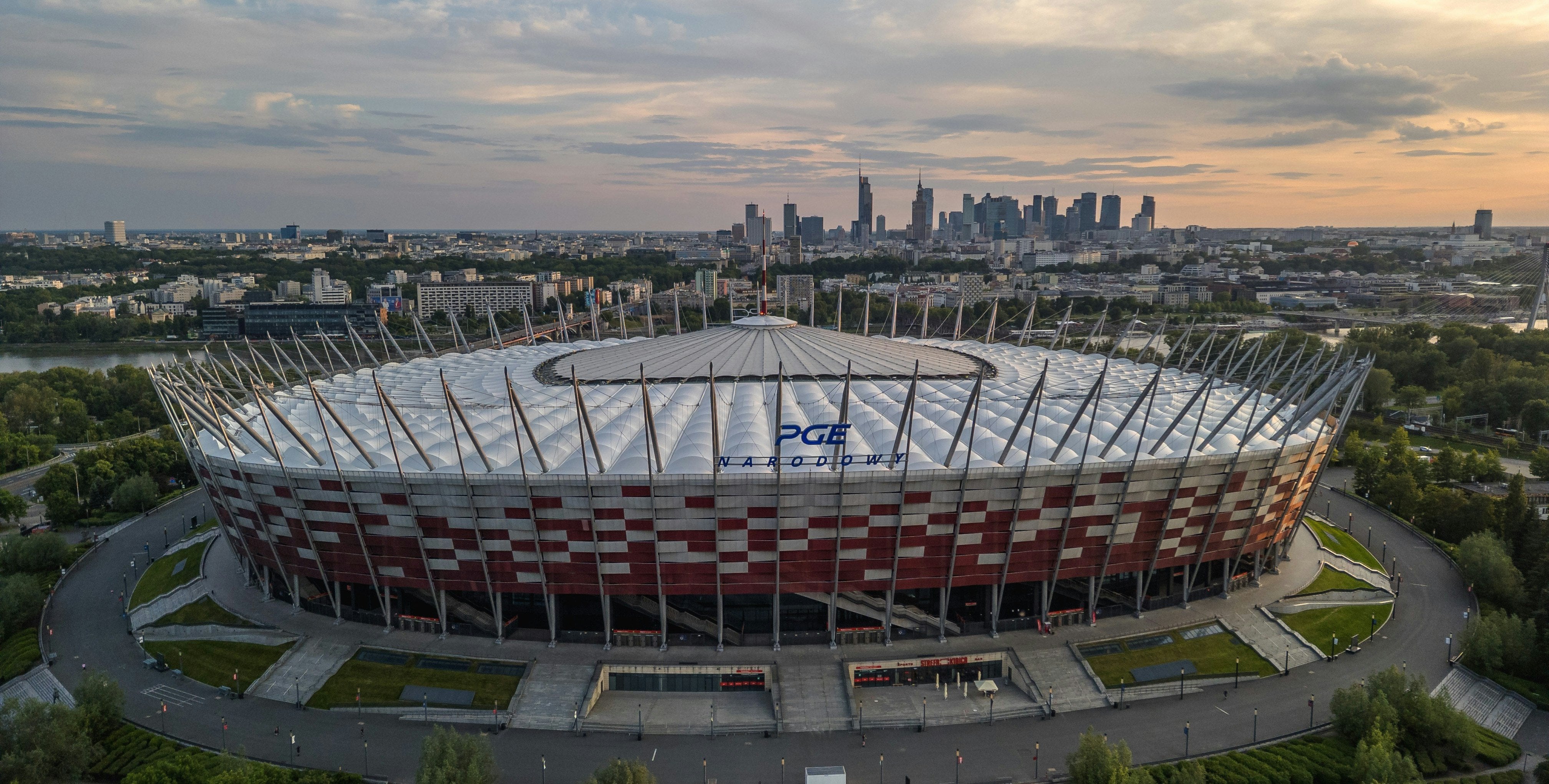 Pitbull przejmuje PGE Narodowy. Jak wygodnie dojechać i wrócić z koncertu w Warszawie?