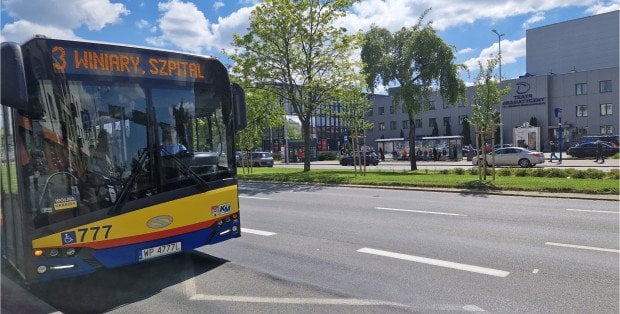 Atak na ukraińskich nastolatków w autobusie w Płocku. Policja szuka sprawcy