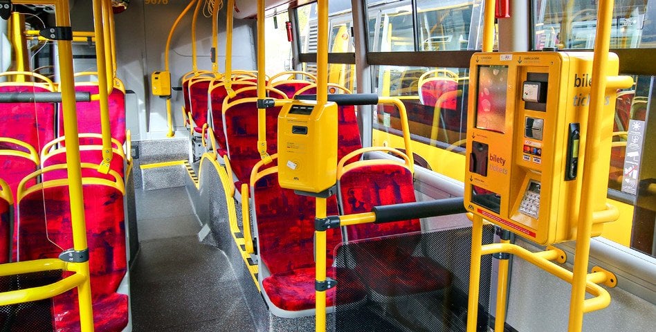 Miał nagrywać kobiety w autobusach ukrytą kamerą. 50-latek w rękach policji