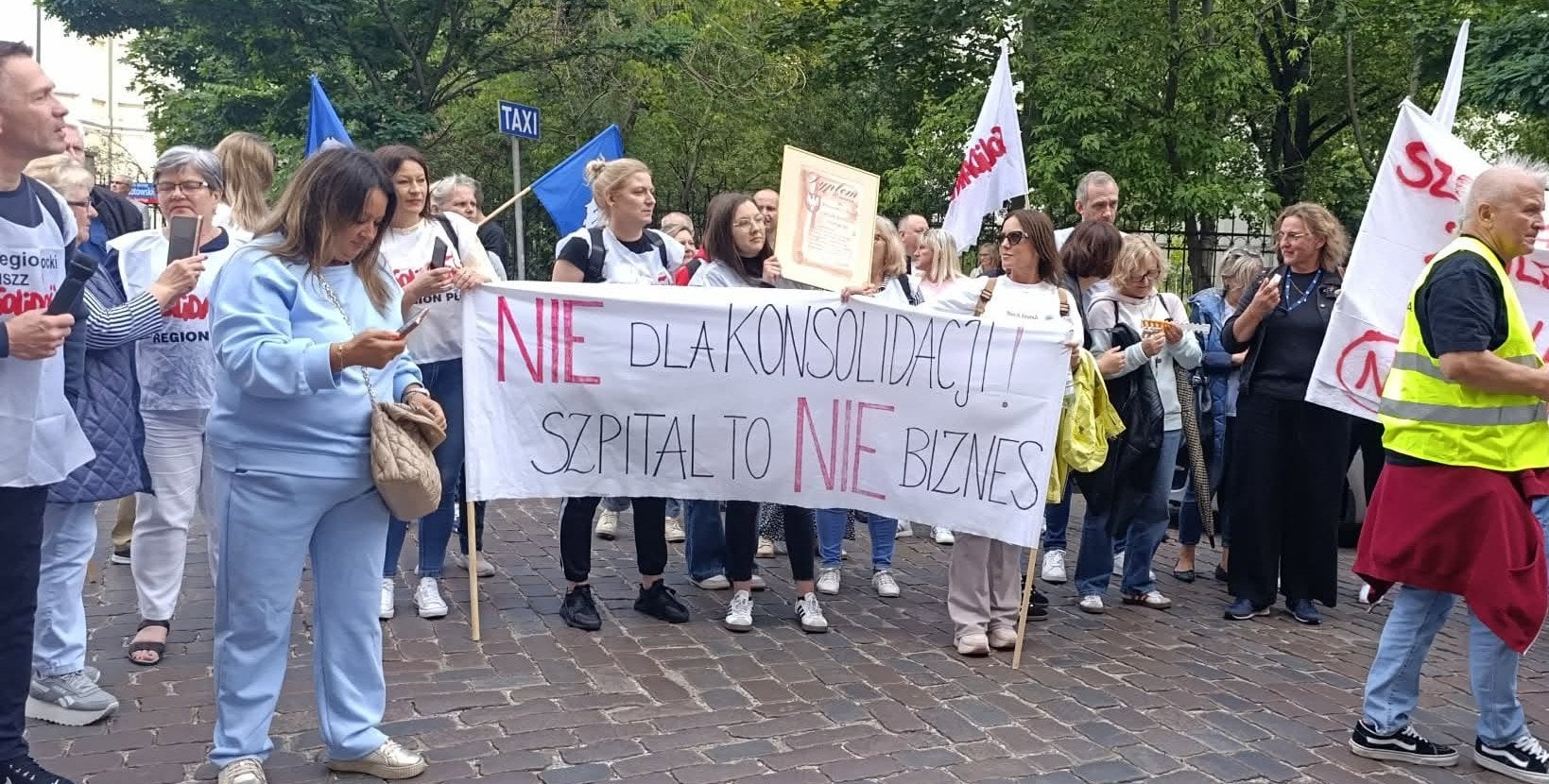 Nie chcą połączenia z placówką w Płocku. Protest pracowników szpitala w Gostyninie-Zalesiu