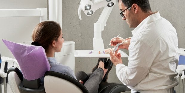 Czy po usunięciu zęba trzeba od razu wstawić implant? Wyjaśnia lek. stom. Beata Wawrzyniak