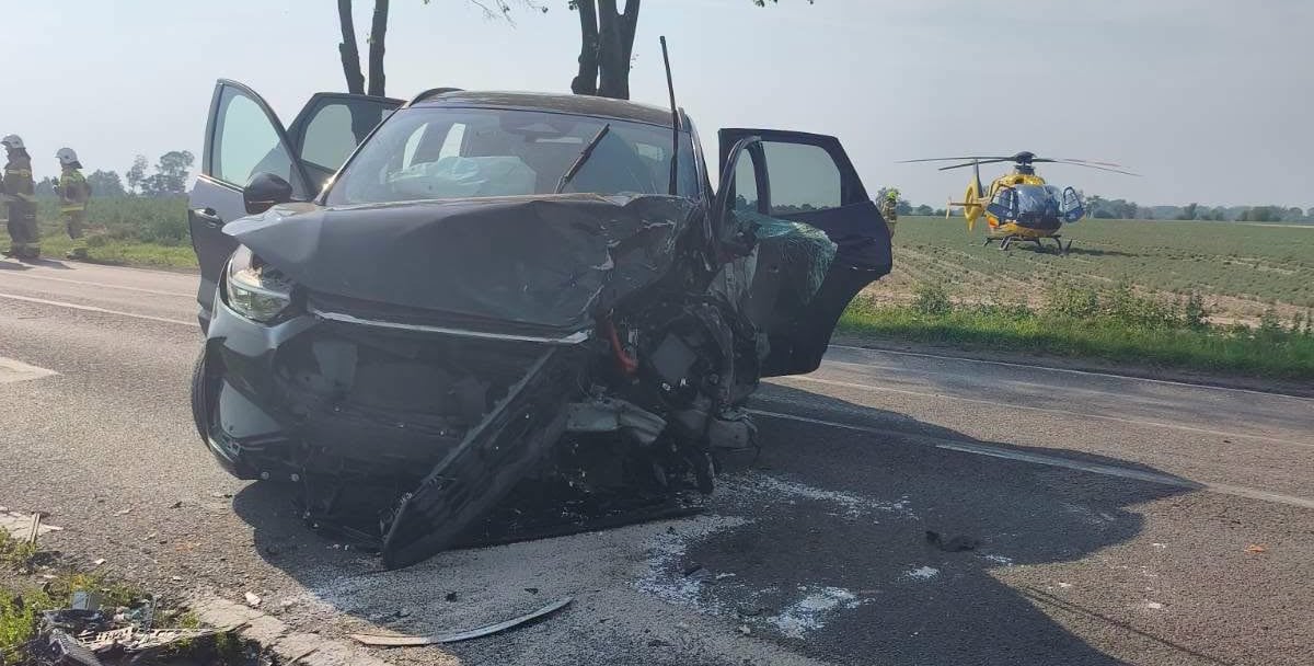 Uwaga, DK50 całkowicie zablokowana. Zderzyły się trzy pojazdy, na miejscu służby