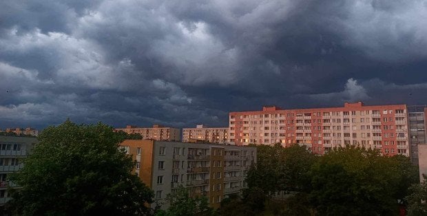 Gwałtowne burze na Mazowszu. Jest ostrzeżenie IMGW i alert RCB
