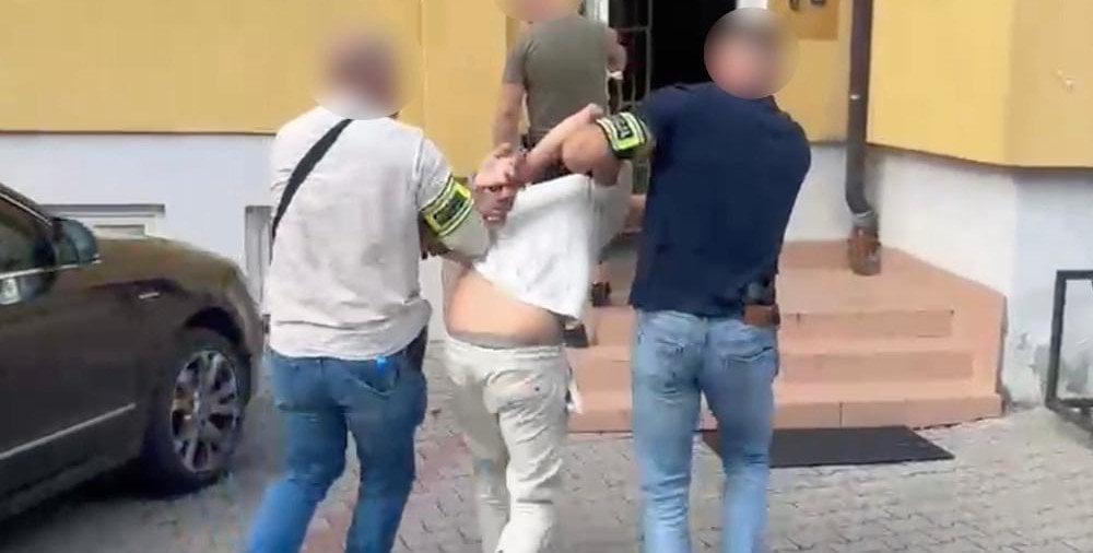 Po usłyszeniu hasła miała oddać 2,5 mln zł w worku. Na oszusta czekali policjanci
