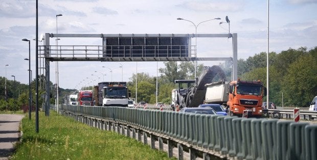 To nie koniec utrudnień na Wisłostradzie. Drogowcy wyłączają kolejny pas
