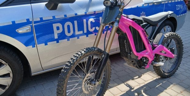 15-latek na elektrycznym motocyklu. Mógł jechać choćby 100 km/h
