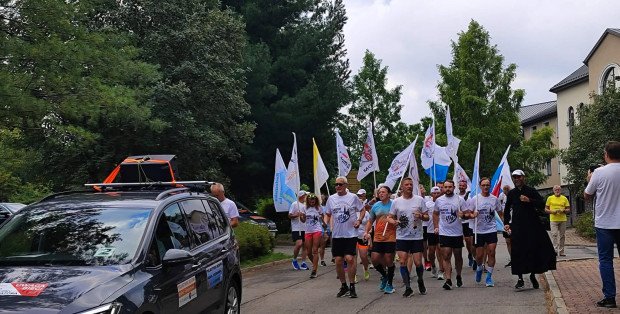Biegną z Radomia do Częstochowy. Niezwykła pielgrzymka ruszyła
