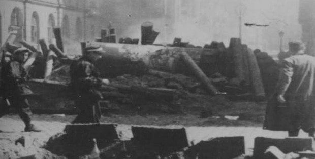 Dwunasty dzień Powstania Warszawskiego. Erich von dem Bach-Zelewski wydaje zakaz mordowania cywilów