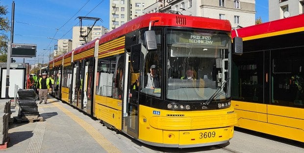Wypadek na Pl. Konstytucji w Warszawie. Nie jeżdżą tramwaje