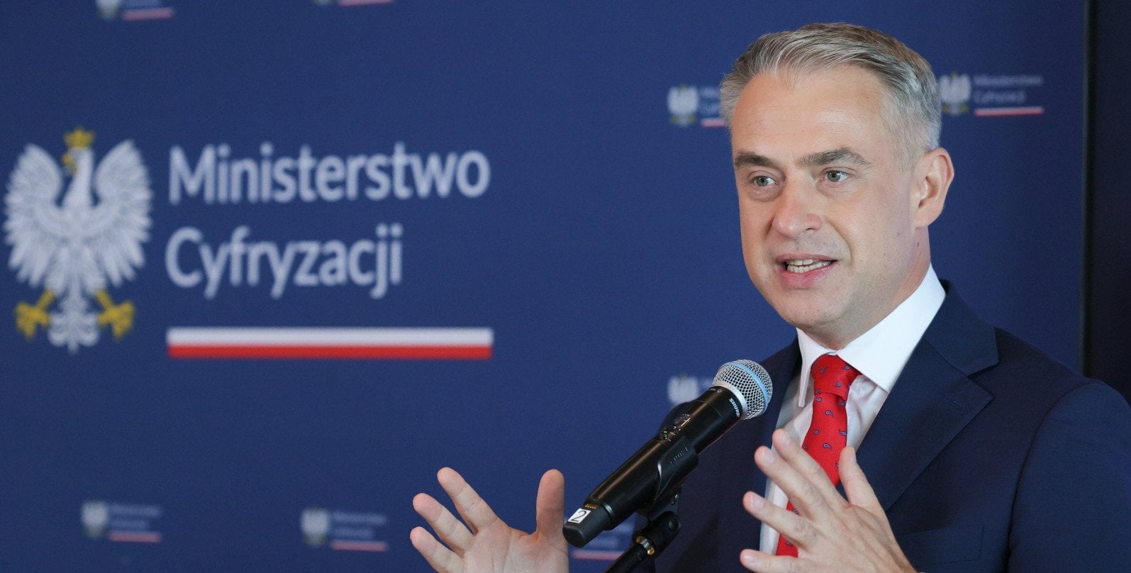 "Jeden z największych wycieków danych w historii". Minister zwołał Połączone Centrum Operacyjne Cyberbezpieczeństwa