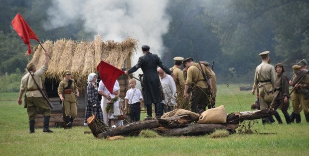 Apel poległych, piknik wojskowy i patriotyczny bieg. Obchody rocznicy Bitwy Warszawskiej 1920 w Ossowie