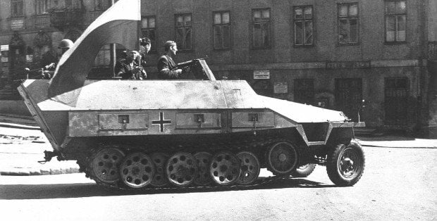 Czternasty dzień Powstania Warszawskiego. Zaciekła walka o budynek PAST-y