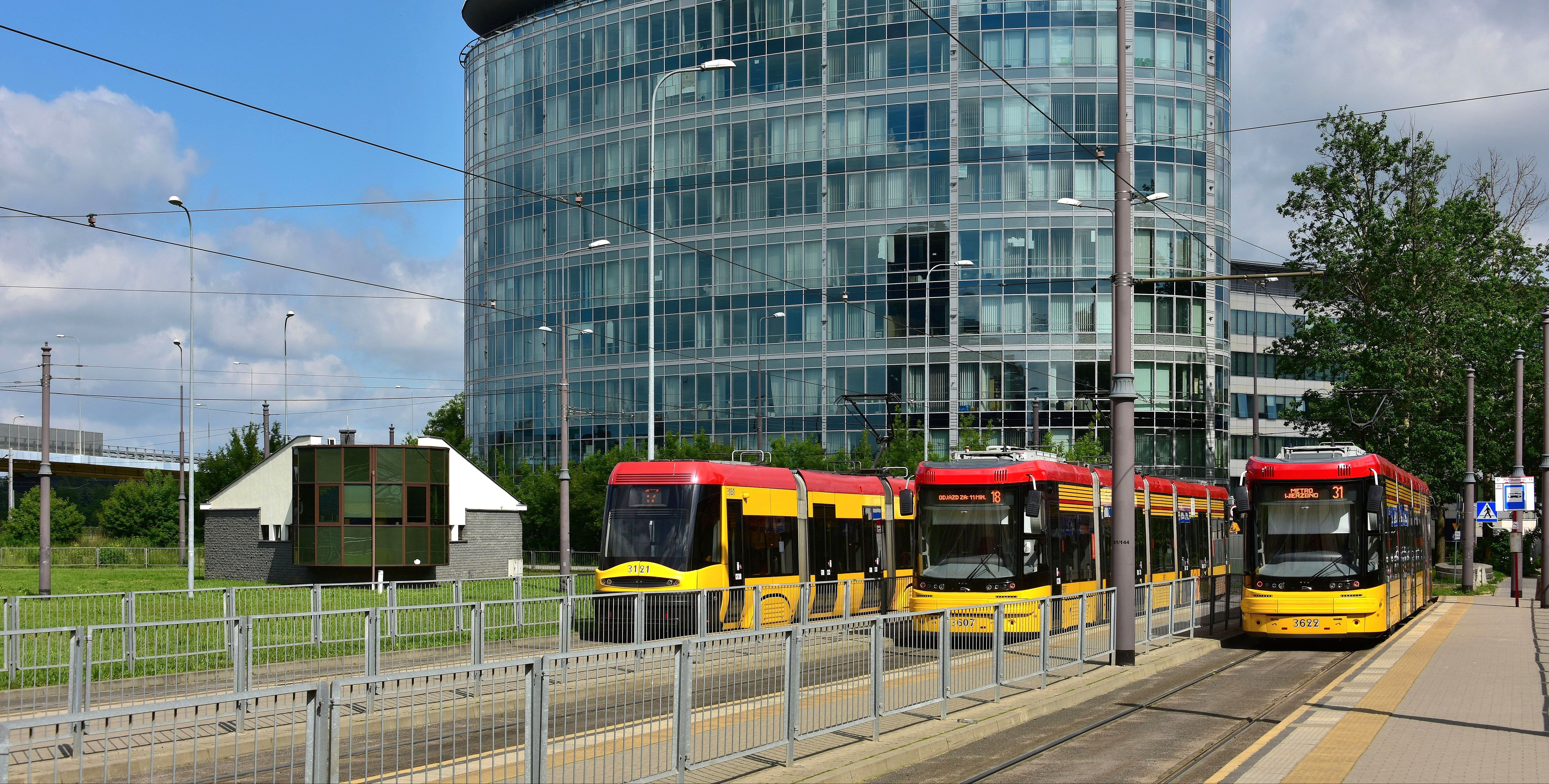 To najkrótsza linia tramwajowa w Warszawie. Cały przejazd trwa 12 minut