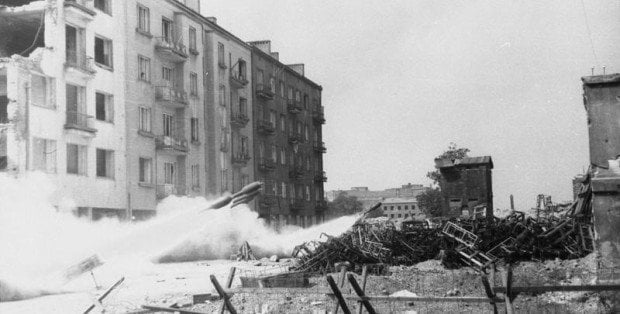 21. dzień Powstania Warszawskiego. Niemcy wysadzili Pawiak, Arsenał stał w ogniu