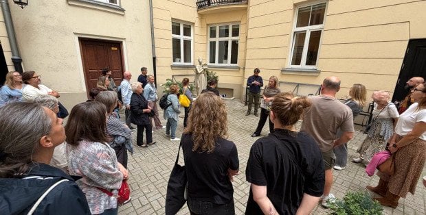 Odkrywaj Warszawę z nami. Ruszyły zapisy na kolejny spacer z cyklu "Idzie.my z RDC"