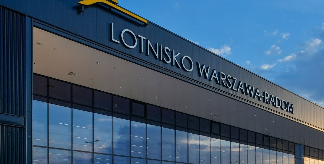 Mniej pracowników na lotnisku w Radomiu. Część trafi do Warszawy