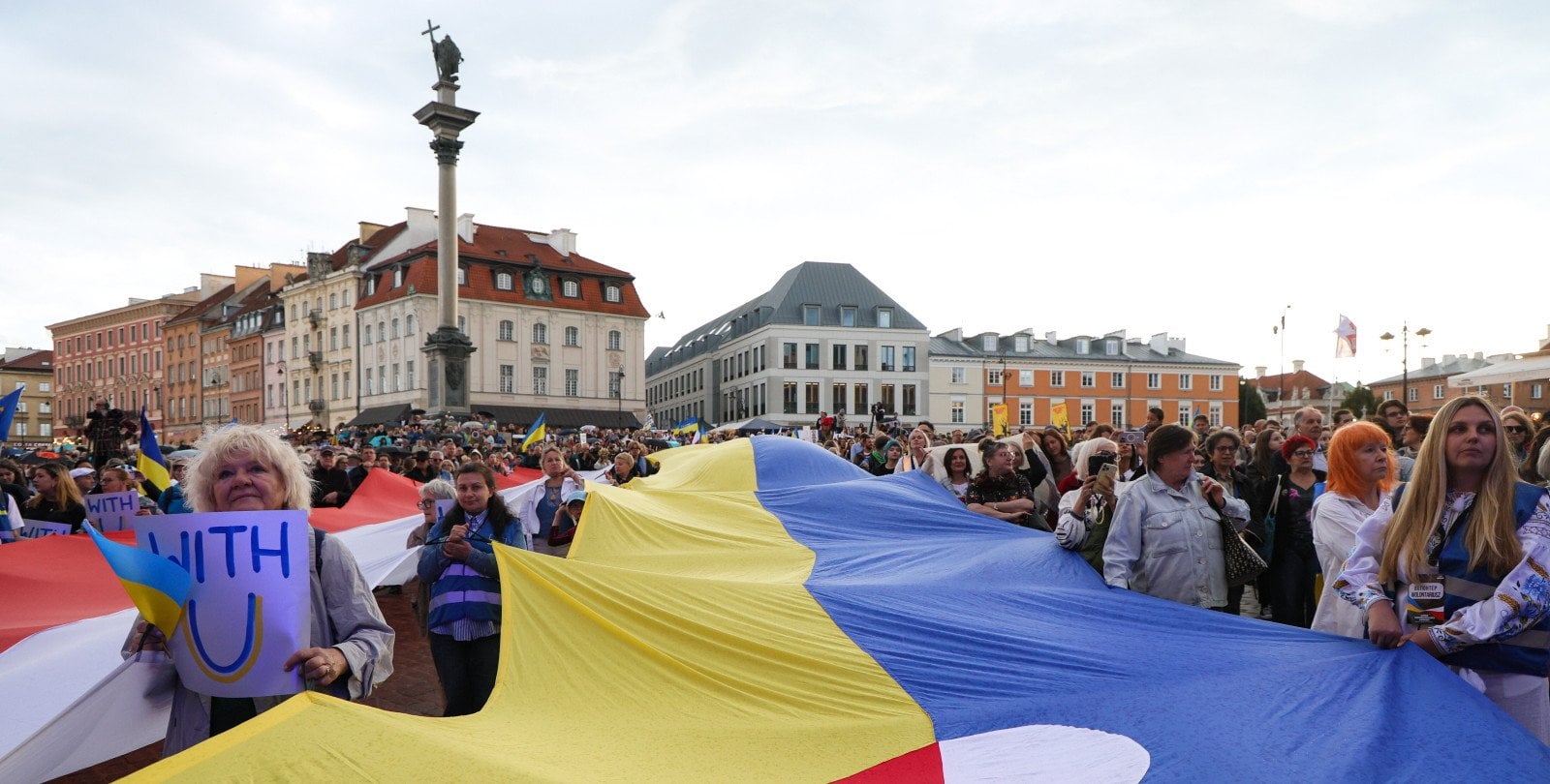 Ukraińcy świętują Dzień Niepodległości 2026 w Warszawie. Wielkie flagi i koncert na Placu Zamkowym