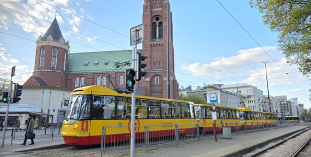 Zabytkowy plac w Warszawie w przebudowie. Kierowcy muszą uważać