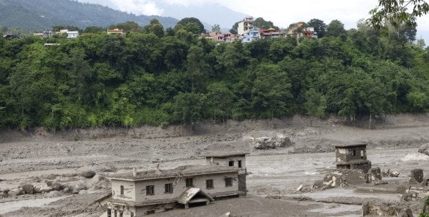 Powódź w Nepalu. Dziesiątki ofiar, setki turystów zaginionych