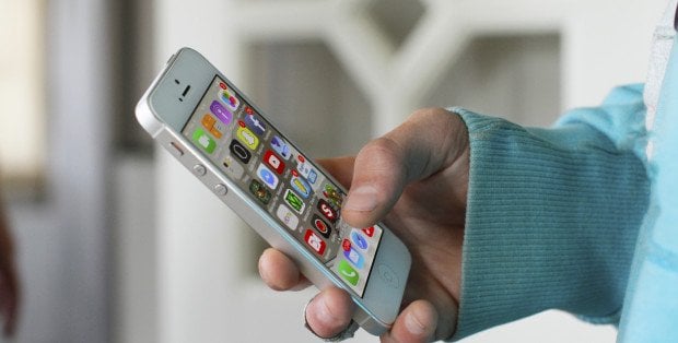 Czy aplikacje mobilne mogą żądać zdjęcia dowodu? Ekspert odpowiada