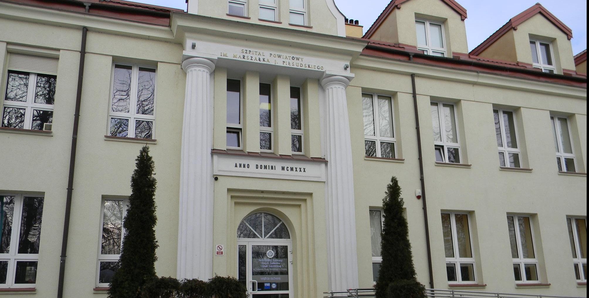Atak hejterów na szpital w Płońsku. Dyrektor ma dość. "Złożyłem zawiadomienie"