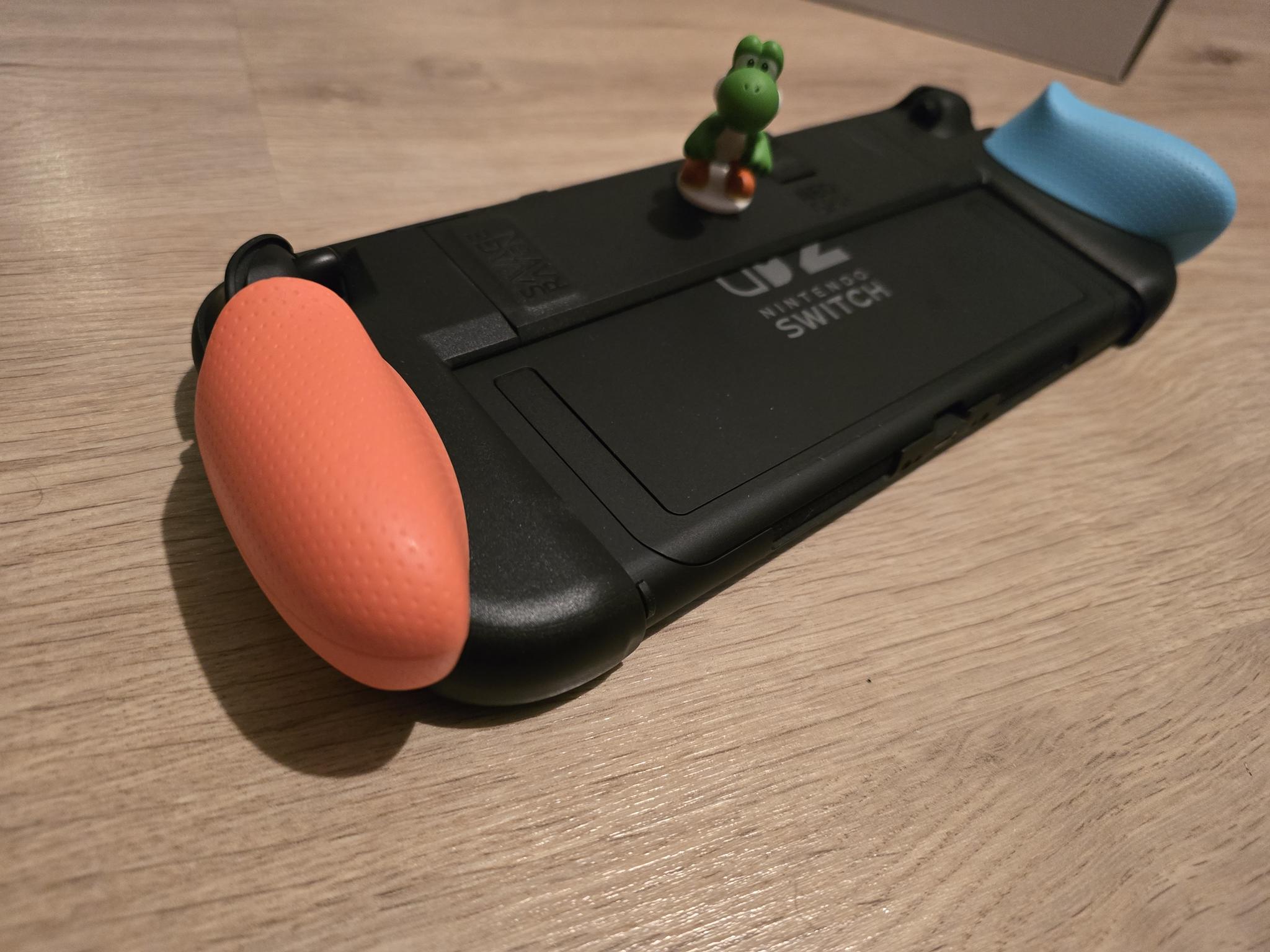 Recenzja Savage Raven NeoGrip – Powrót Króla Ergonomii. To najlepszy aktualnie grip na Switcha 2!