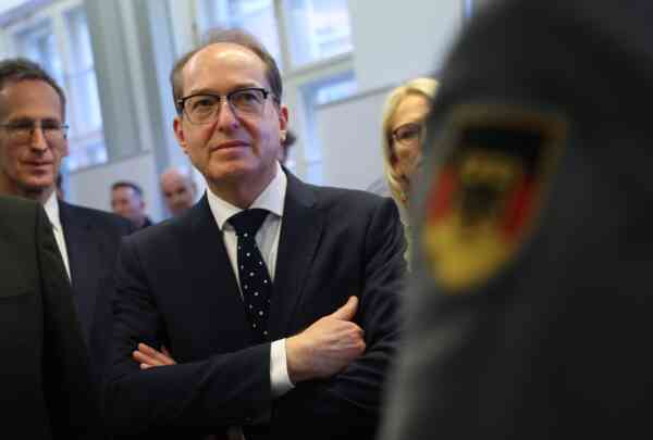 Otwarte granice były symbolem zjednoczonej Europy. Dziś Niemcy wystawiają ten symbol na próbę. „Strefa Schengen jest podziurawiona jak ser szwajcarski”