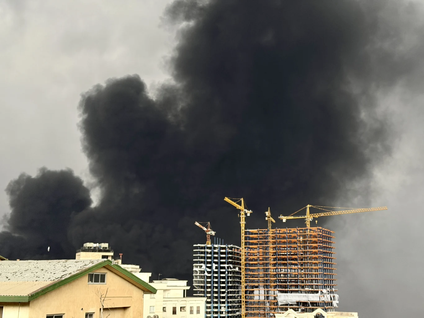 Toksyczny deszcz w Iranie. Apokaliptyczny obraz miasta