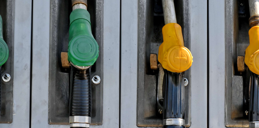 Sejm przyjął ustawy o paliwach. Rząd chce obniżyć ceny choćby o 1,2 zł na litrze