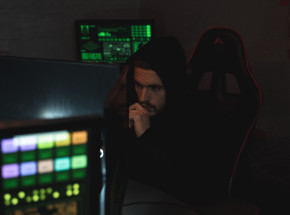 Cyberprzestępca okradający graczy wpadł przez zamówienia jedzenia