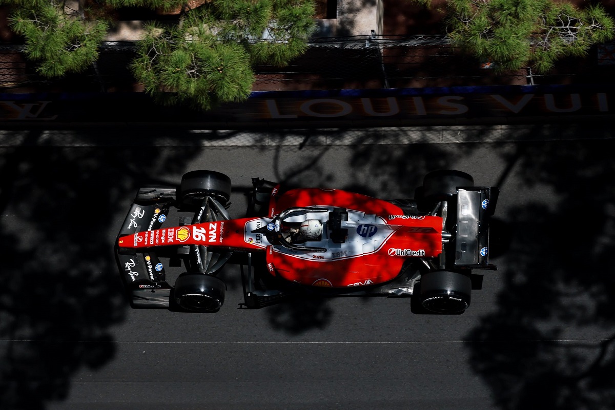 Leclerc i Ferrari dyktują tempo w FP1 przed GP Monako