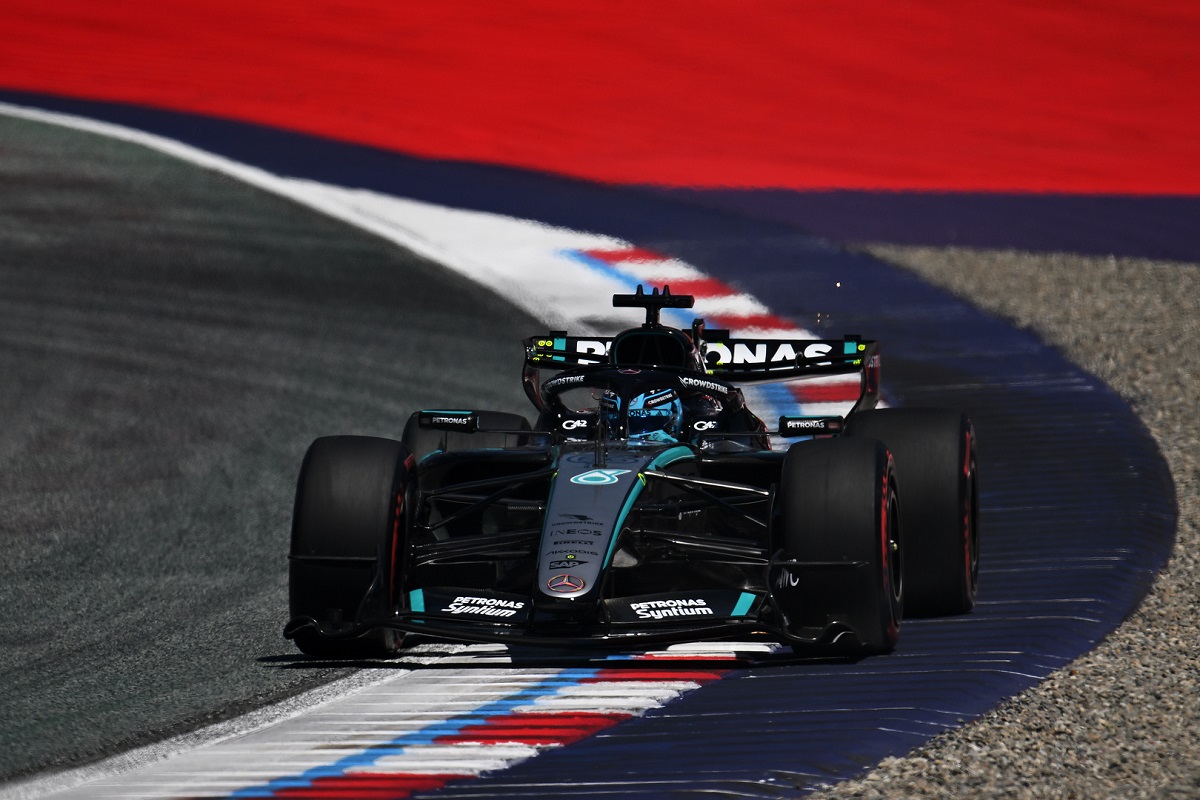 Russell z pole position do GP Austrii. Verstappen w barierach