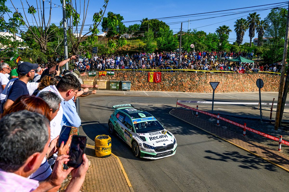 Suárez powiększa przewagę. Pewna jazda Hiszpana w niedzielny poranek