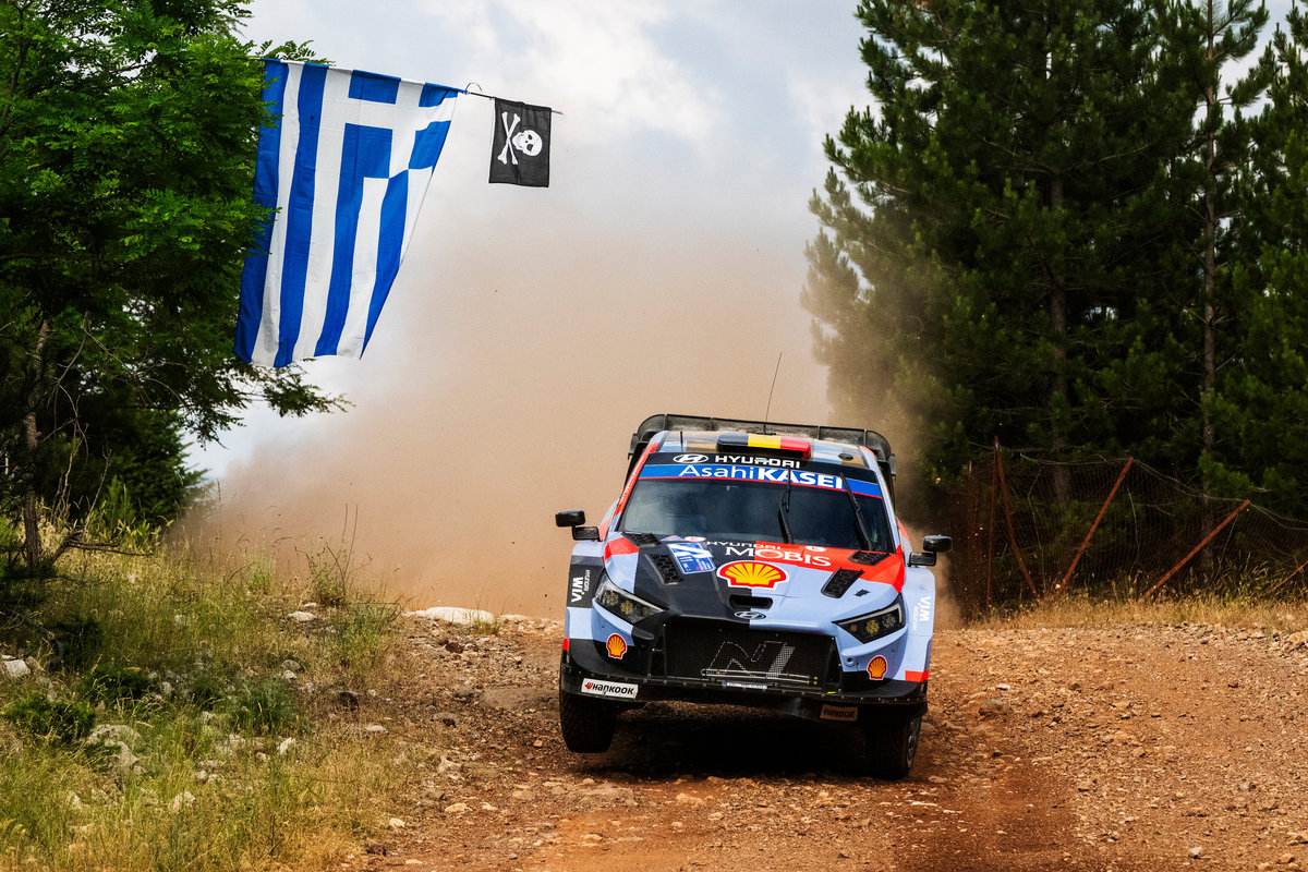 Neuville utrzymuje Ogiera za sobą w Rajdzie Akropolu