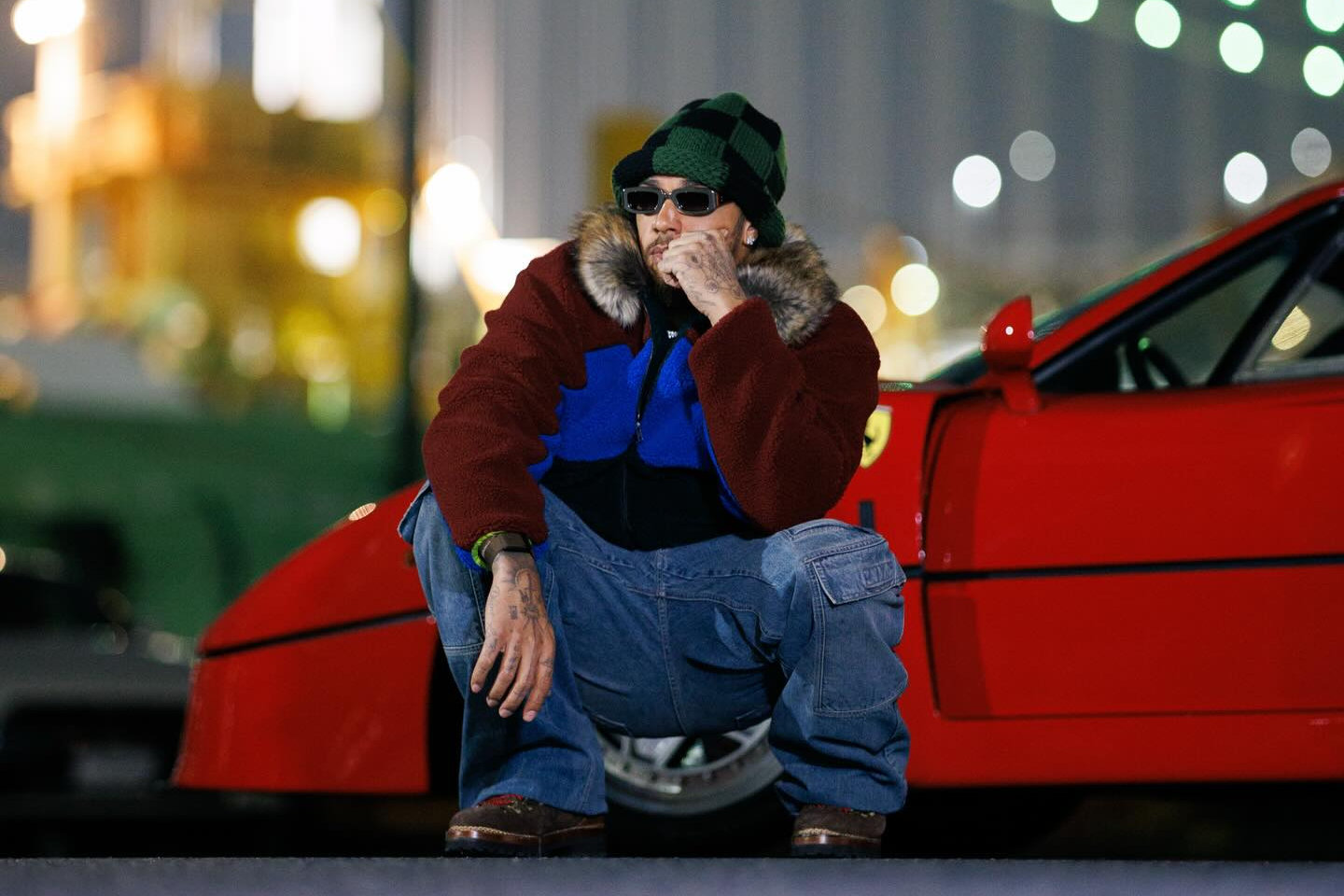 Jak popisać się przed dziewczyną: Lewis Hamilton daje przykład