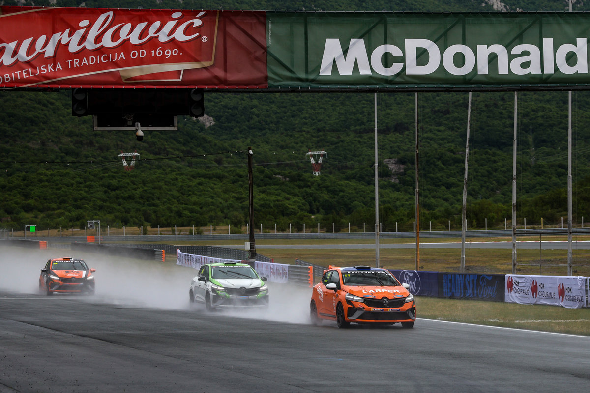Czterech Polaków w pierwszej piątce kwalifikacji Clio Cup Bohemia