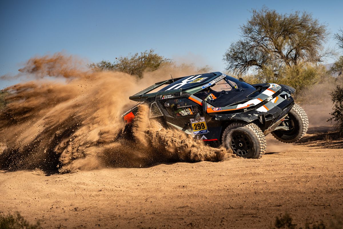 Al-Attiyah najszybszy, Polacy z problemami
