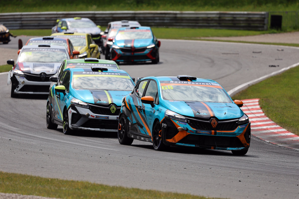 Całe polskie podium w Clio Cup Bohemia