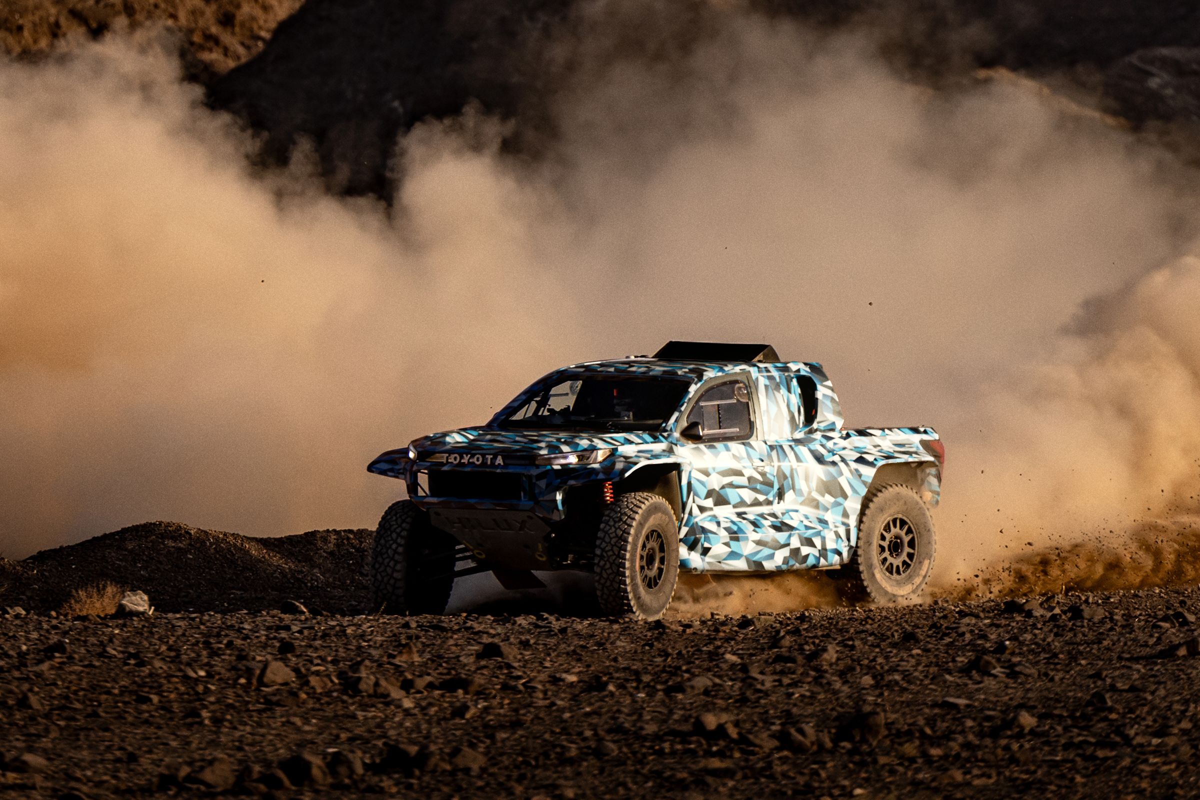 Toyota stawia na wodór. DKR GR FC Hilux zadebiutuje w Rajdzie Dakar 2027