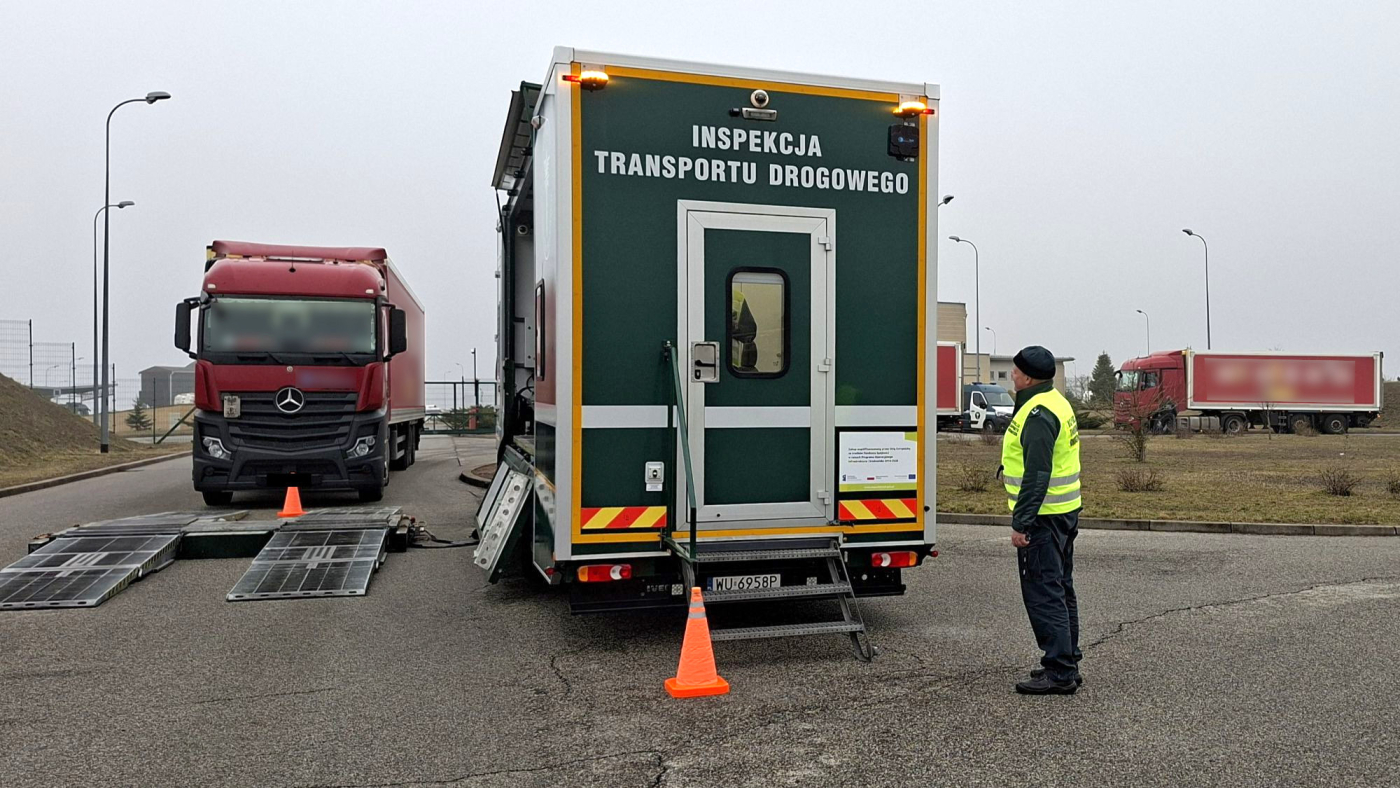 Kontrole ciężarówek po tragedii na starej trójce. Zatrzymano 9 dowodów rejestracyjnych