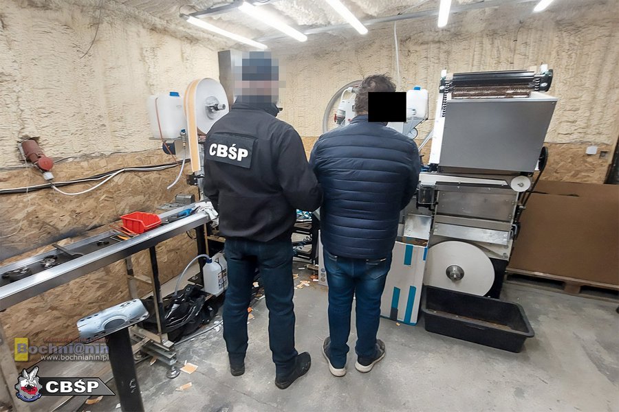 🔴 Nielegalna fabryka papierosów zlikwidowana w powiecie bocheńskim. Akcja CBŚP i KAS