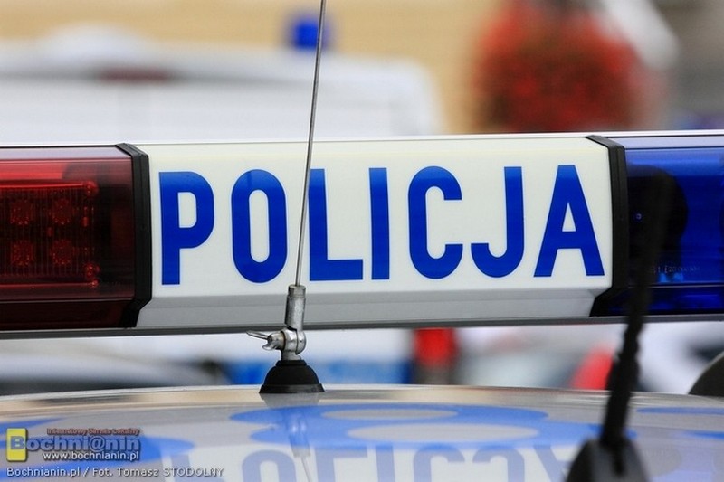 Nietrzeźwy kierowca doprowadził do wypadku w Kłaju. Motorowerzysta z poważnymi obrażeniami trafił do szpitala