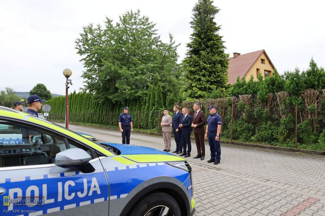 Dwa nowe radiowozy Kia Sportage trafiły do policjantów z Czchowa