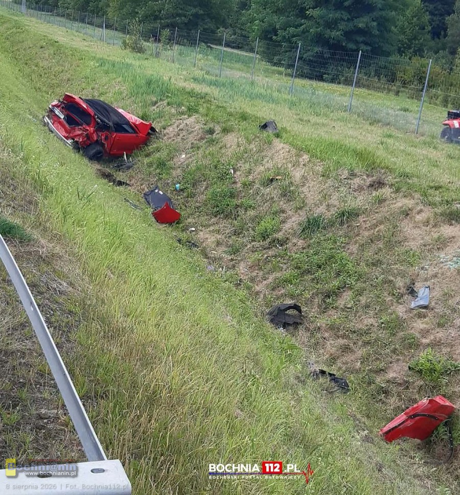 Wypadek na A4 koło Brzeska. Samochód dachował, są utrudnienia w kierunku Katowic