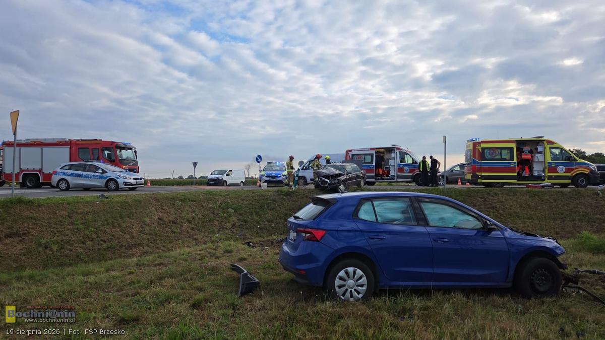 Groźne zderzenie na obwodnicy Szczurowej. Dwie osoby trafiły do szpitala – ZDJĘCIA