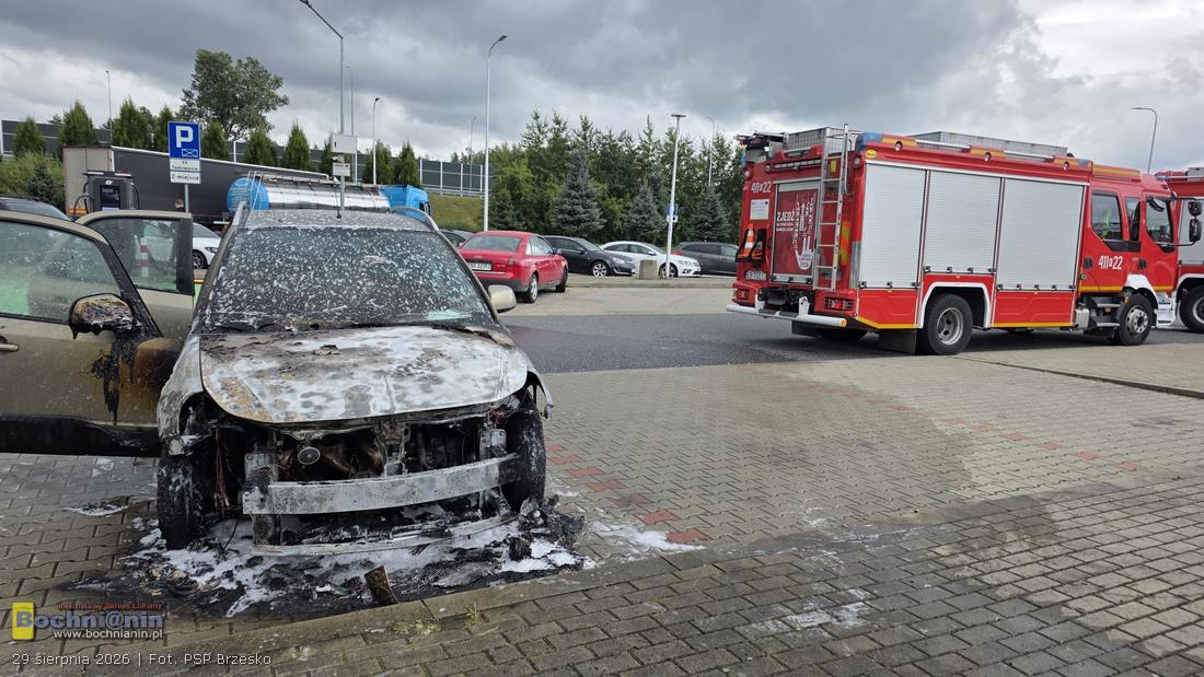 Pożar samochodu na MOP przy A4 koło Brzeska