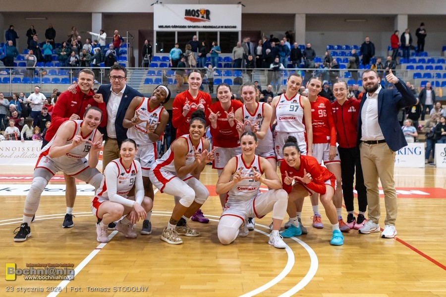 Emocje i zwycięstwo nad Polonią. Beniaminek z Bochni wciąż w grze o play-off! – ZDJĘCIA, WIDEO